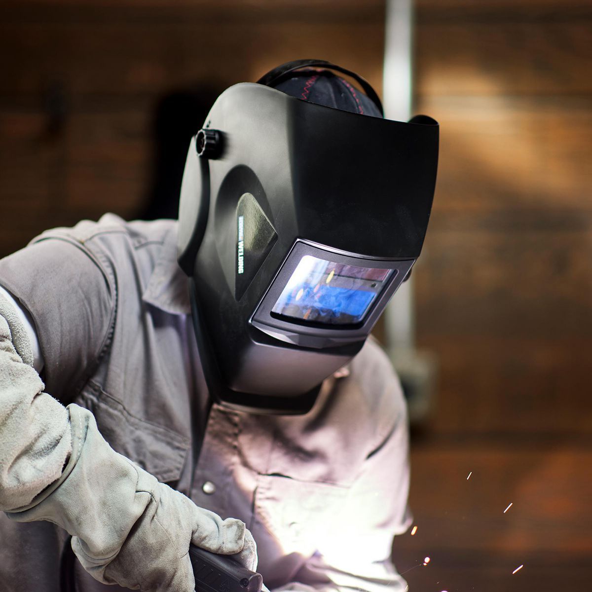 Auto-Darkening Welding Helmet L97902