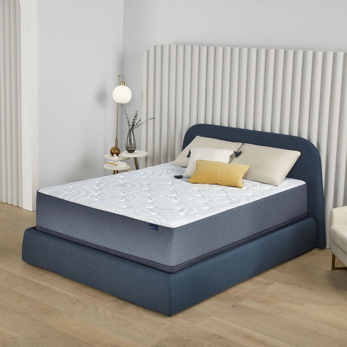 Hybrid Medium Mattress Q7187