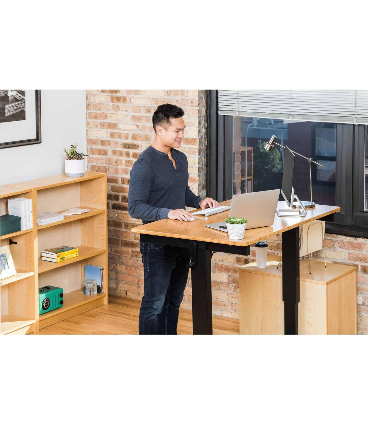 Crank Adjustable Height Standing Desk D324